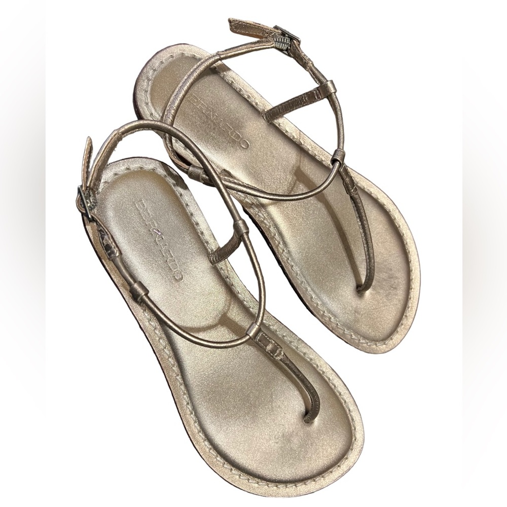 Bernardo Lilly Sandal Gold Size 7 EUC- Excellent Used Condition